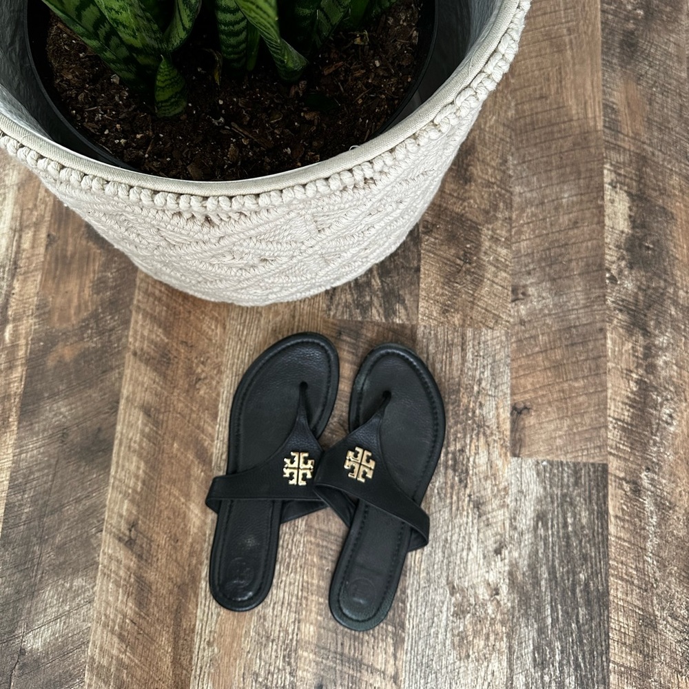 Tory Burch Jolie Black Gold T Logo Flats Sz 9